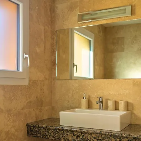 Serviced Chalet Grand Loup - Spa, Great Views 木屋 南达