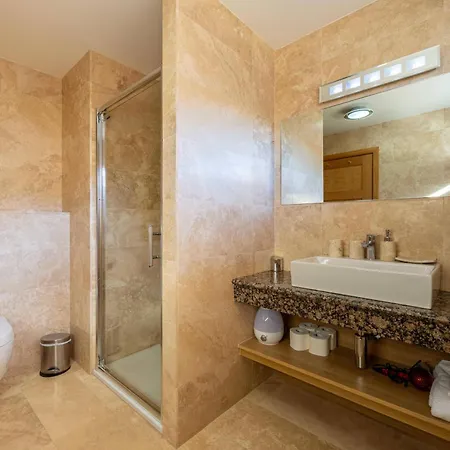 木屋 Serviced Chalet Grand Loup - Spa, Great Views 南达