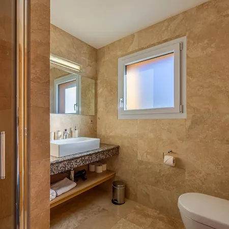 木屋 Serviced Chalet Grand Loup - Spa, Great Views 南达