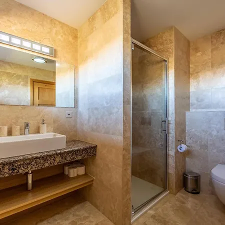 Serviced Chalet Grand Loup - Spa, Great Views Chalet *