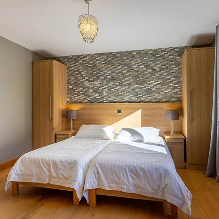 Serviced Chalet Grand Loup - Spa, Great Views Horská chata