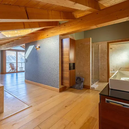 Serviced Chalet Grand Loup - Spa, Great Views Horská chata *