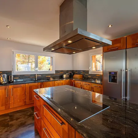 Serviced Chalet Grand Loup - Spa, Great Views Horská chata